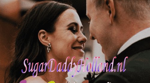 Sugardaddy en het jonge meisje glimlachen gelukkig
